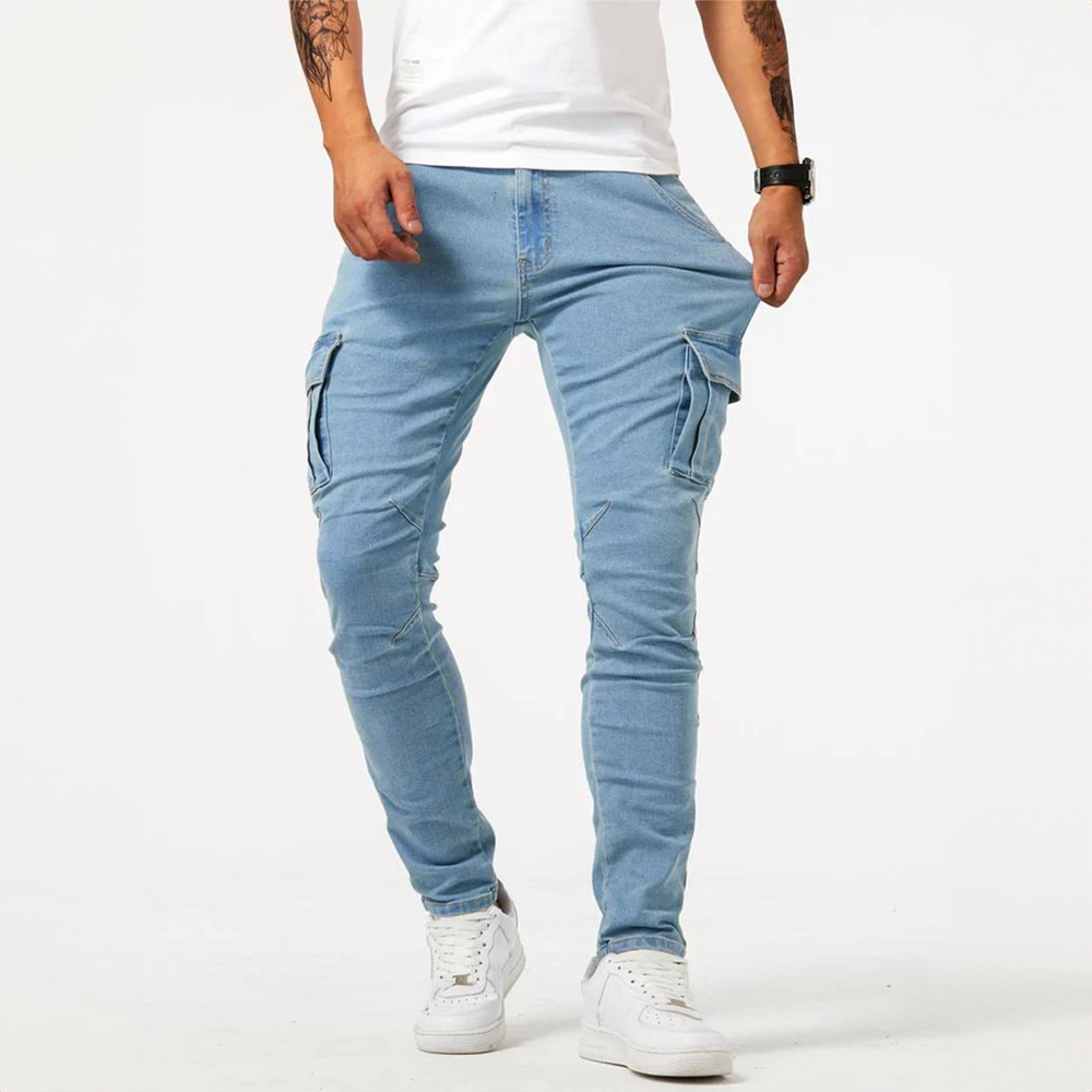 Pantaloni cargo slim fit da uomo multitasche, in denim resistente, per un comfort alla moda.