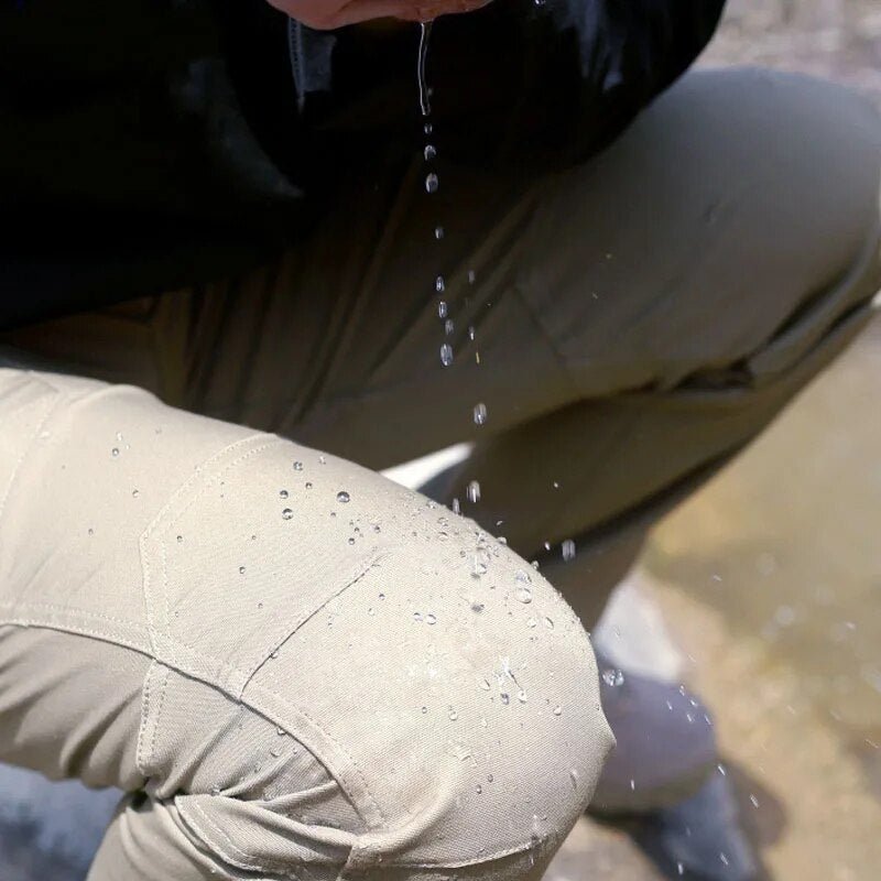 Versatili pantaloni uomo tattici cargo, impermeabili e resistenti, perfetti per outdoor, lavoro e avventura.