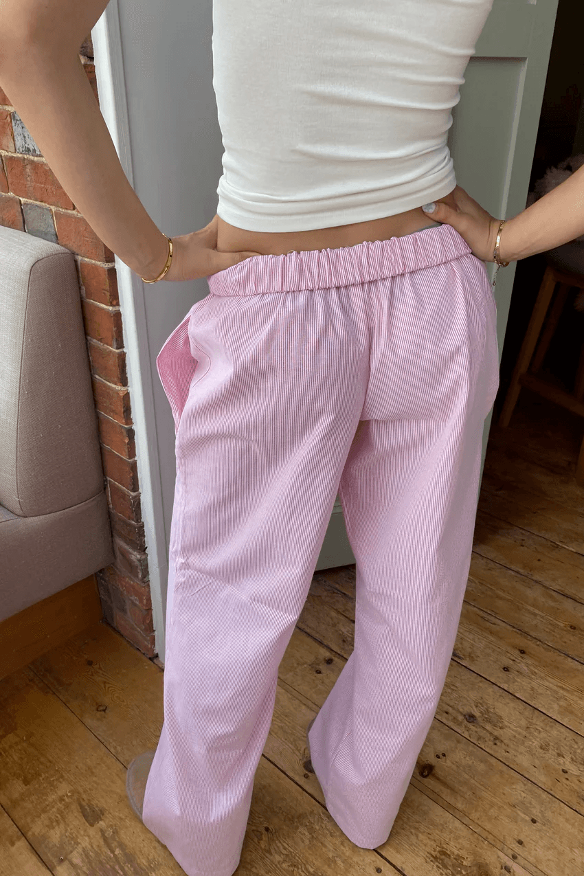 Pantaloni donna in cotone morbido, bianchi, per un comfort elevato e uno stile casual rilassato.