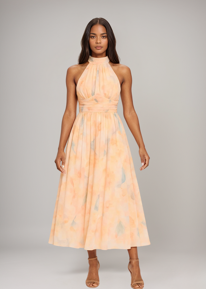 Elegante abito lungo estivo donna con scollo all'americana e schiena scoperta, vestito color pesca per outfit casual chic.