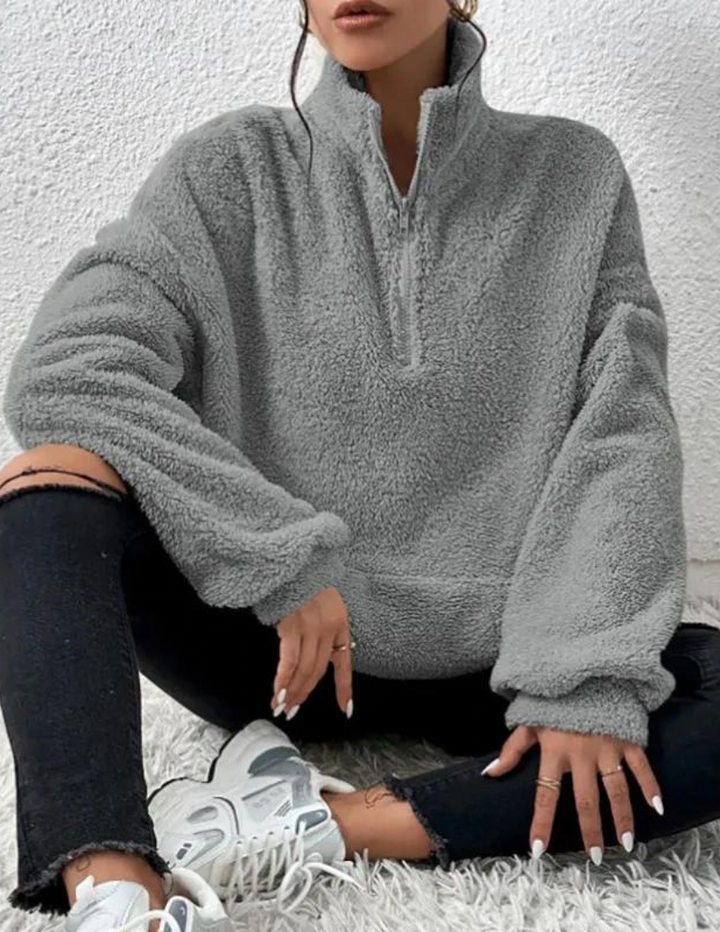 Maglione donna soffice e casual, perfetto per l'autunno-inverno. Comodo, con maniche lunghe, ideale per ogni giorno.