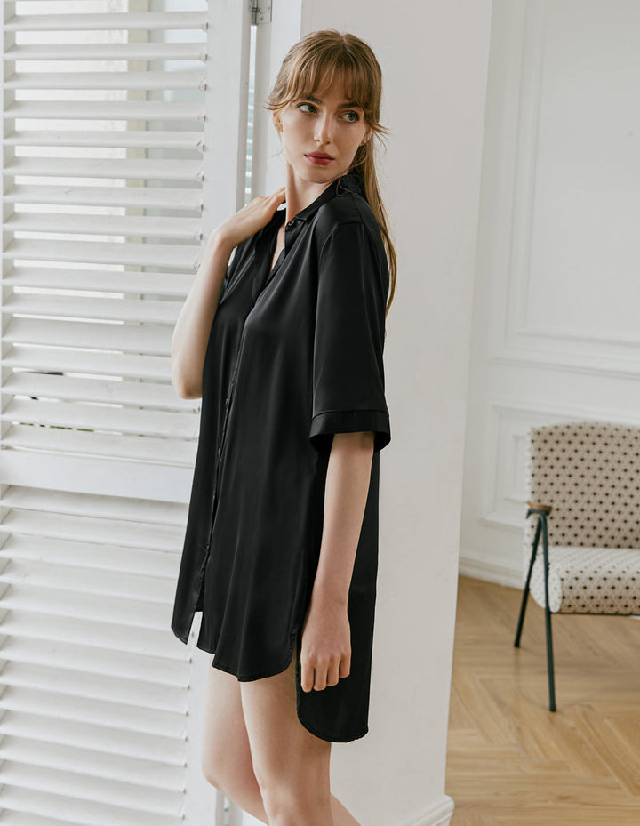 Loungewear donna: camicia da notte satinata elegante con colletto, per un comfort chic a casa.