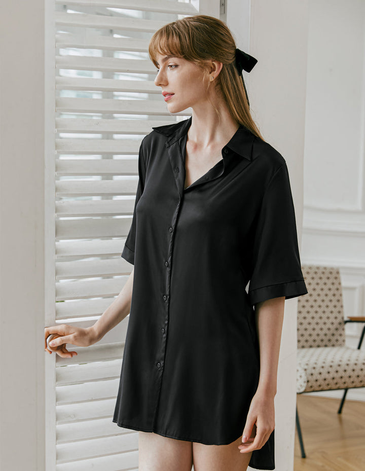 Elegante camicia da notte satinata per donna, morbida e confortevole, perfetta per pigiami e relax serale.