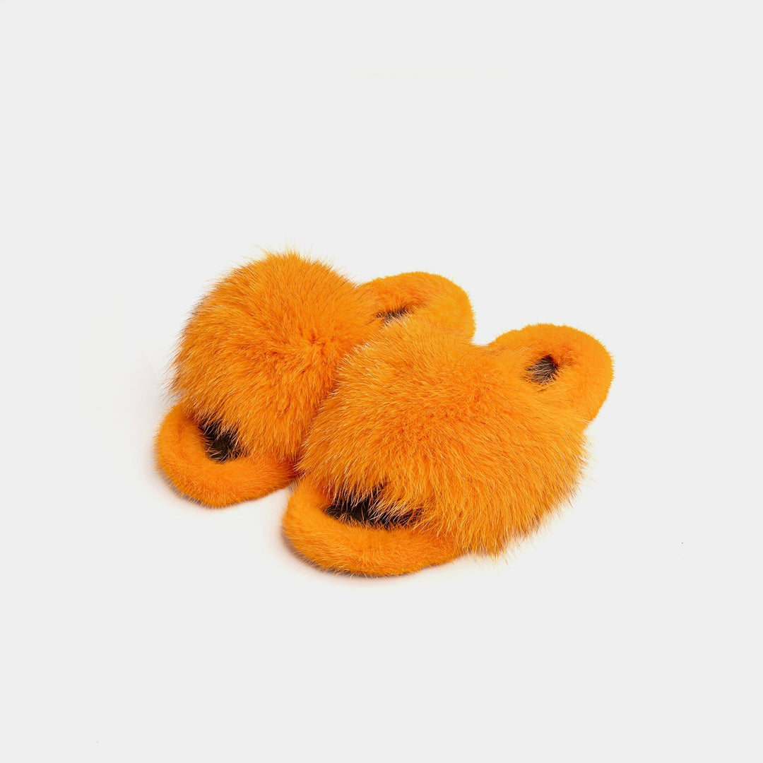 Pantofole da donna arancioni in pelliccia di volpe e visone, morbide e lussuose per il comfort invernale.