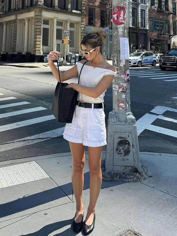 Dettaglio trama intrecciata su borsa tote donna, alta qualità e stile elegante.