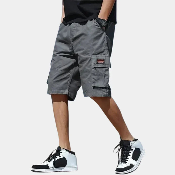 Pantaloncini cargo estivi da uomo, comodi e versatili per look casual e relax quotidiano.