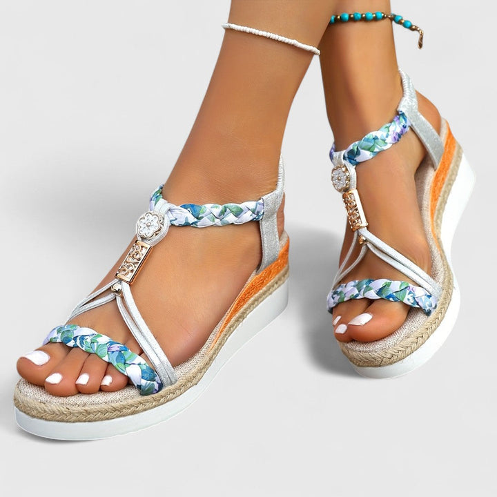 Sandali estivi da donna con tacco stabile e comodo, perfetti per calzature moda e look raffinato.