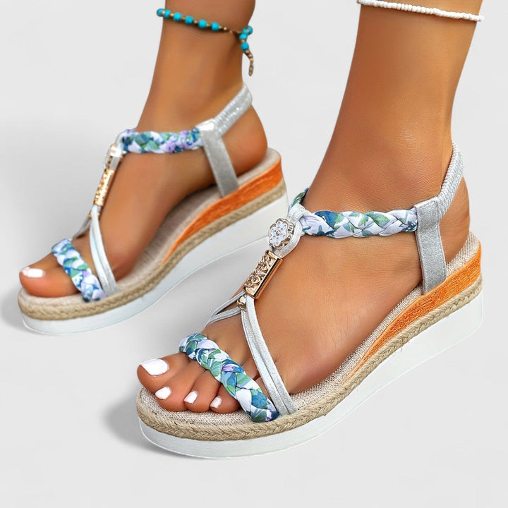 Calzature moda: sandali con tacco donna, unione di eleganza e comfort per serate e stile raffinato.