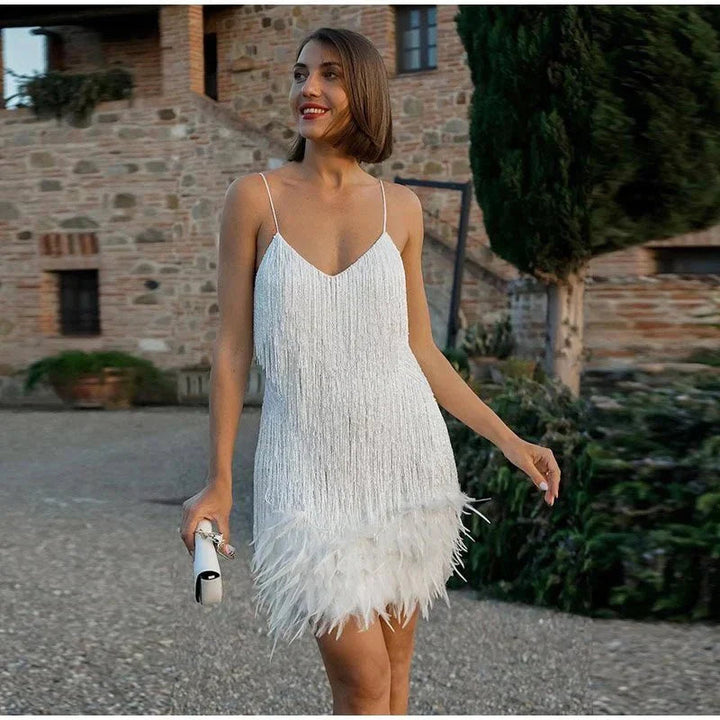Abito da sera donna con frange brillanti, ideale per un look glamour a cocktail party e eventi.