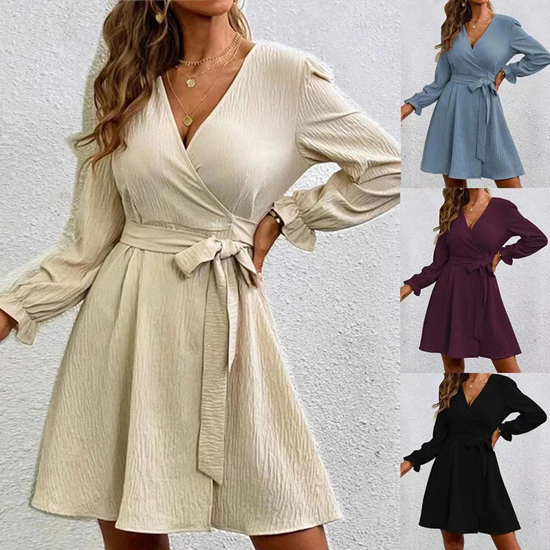 Elegante abito a portafoglio donna con maniche a palloncino, vita cinturata e scollo a V, stile moderno.