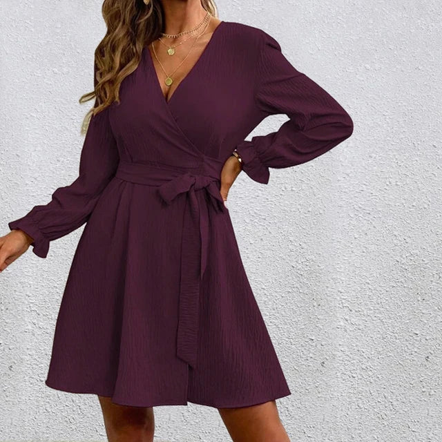 Abito elegante donna a portafoglio con maniche a palloncino, ideale per un look raffinato e versatile.