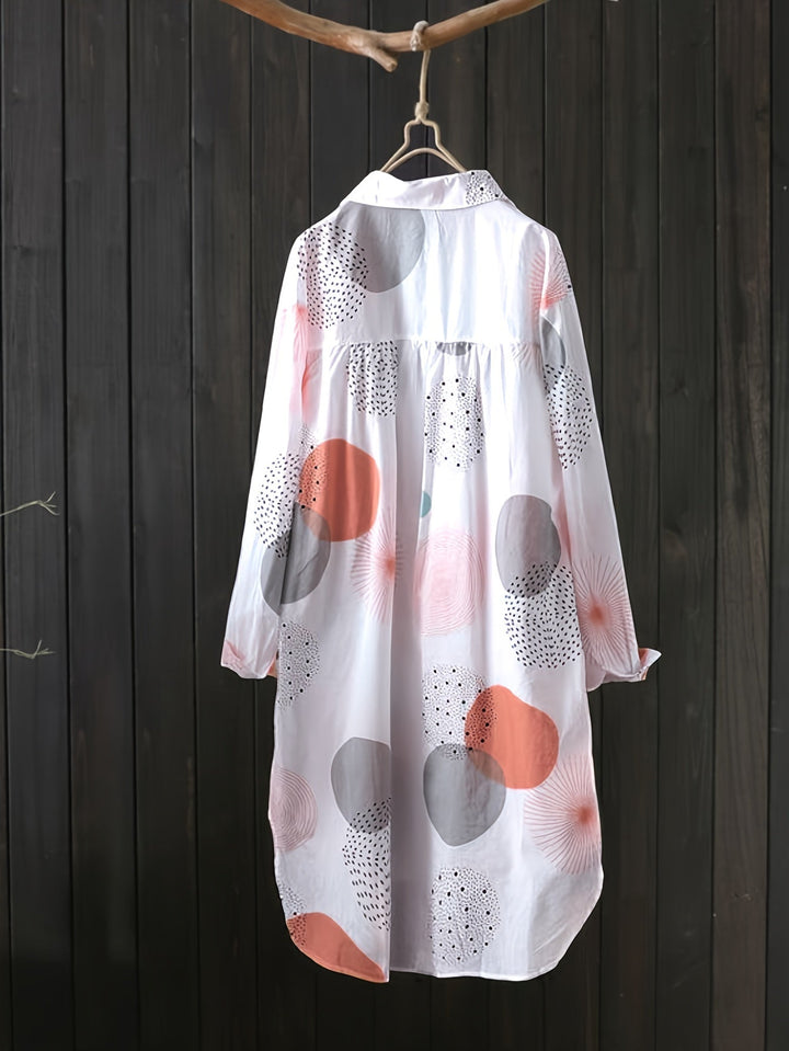 Moda donna: abito estivo fluido con stampa geometrica, ideale per un outfit casual chic e confortevole.