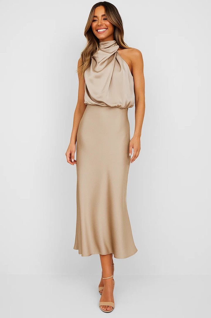 Vestito lungo donna drappeggiato, un capo di moda femminile dallo stile moderno ed elegante per feste.
