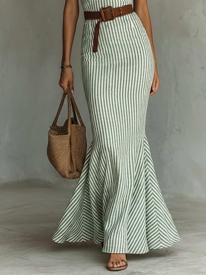 Abito maxi donna aderente a sirena verde chiaro con righe verticali, colletto camicia. Stile elegante e fresco per l'estate.