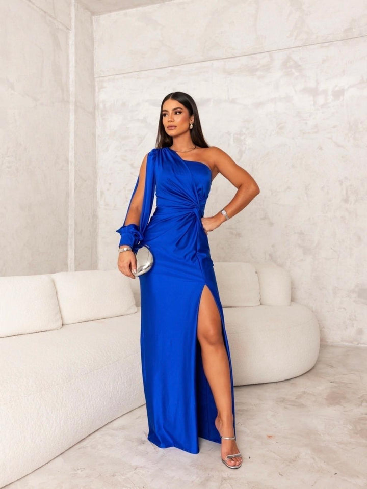 Elegante abito lungo donna monospalla con spacco laterale e drappeggio, vestito perfetto per serate e cerimonie.