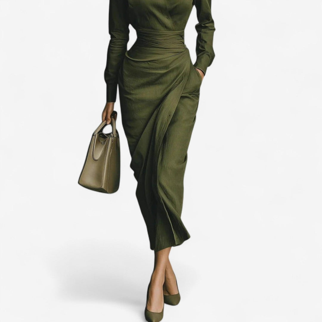 Vestito midi donna elegante verde, ideale per look business chic, con colletto a camicia e drappeggio sofisticato.