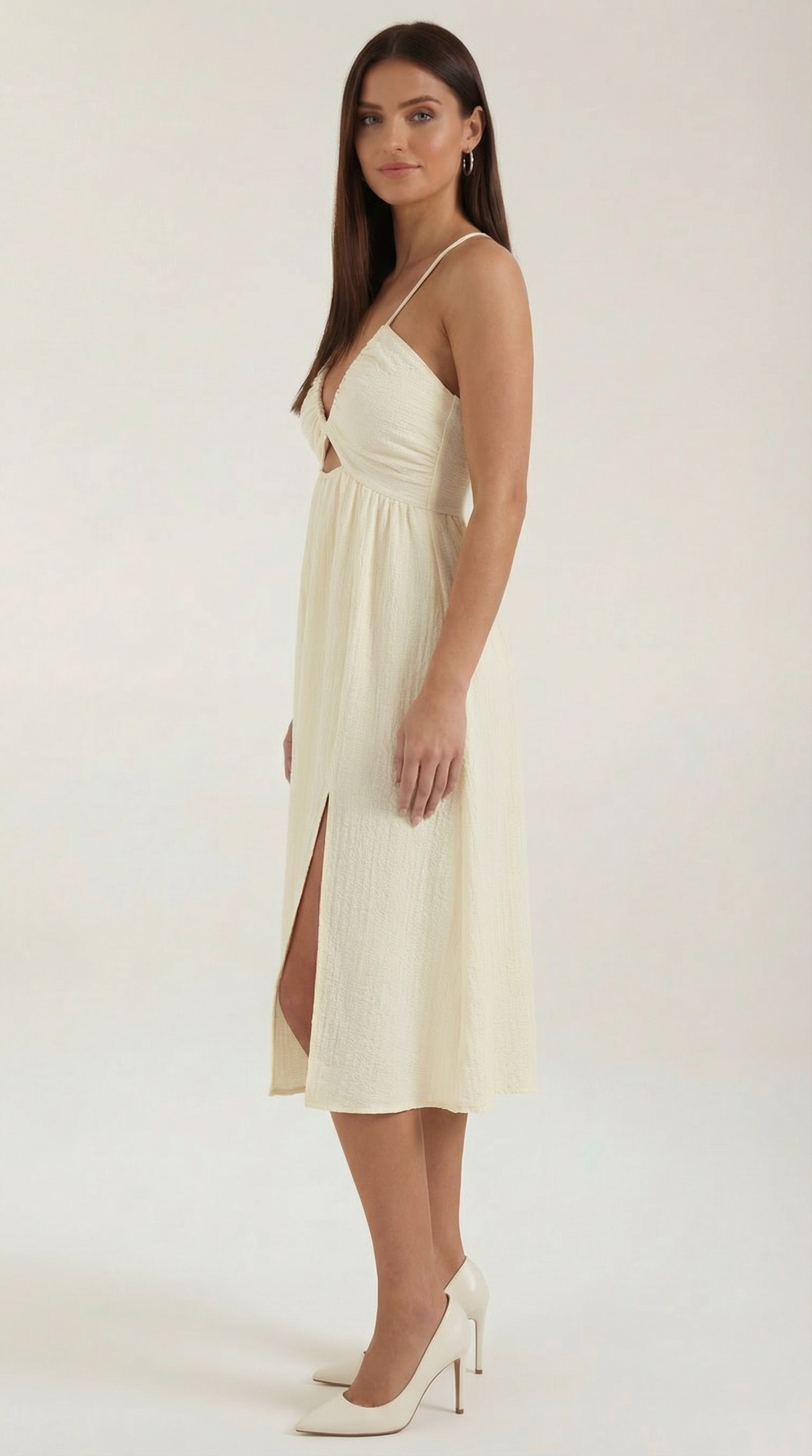 Vestito donna midi elegante e sensuale con collo all'americana e cut-out. Perfetto per eventi e serate primaverili.