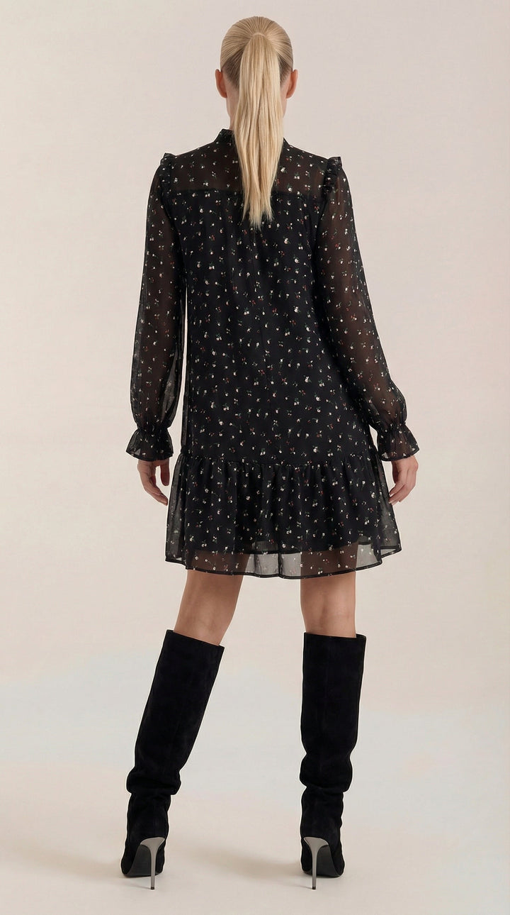 Abito donna autunno inverno nero con maniche lunghe, volant e fiocco, stile elegante e romantico.