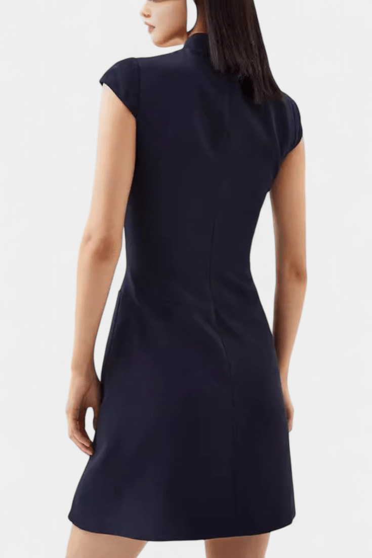 Abito donna plissettato con orlo a ruota, vestito elegante perfetto per cerimonia e ufficio.