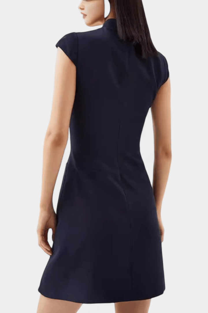 Abito donna plissettato con orlo a ruota, vestito elegante perfetto per cerimonia e ufficio.