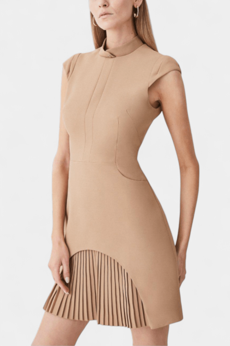Abito plissettato donna elegante, orlo a ruota, perfetto per cerimonia o ufficio.