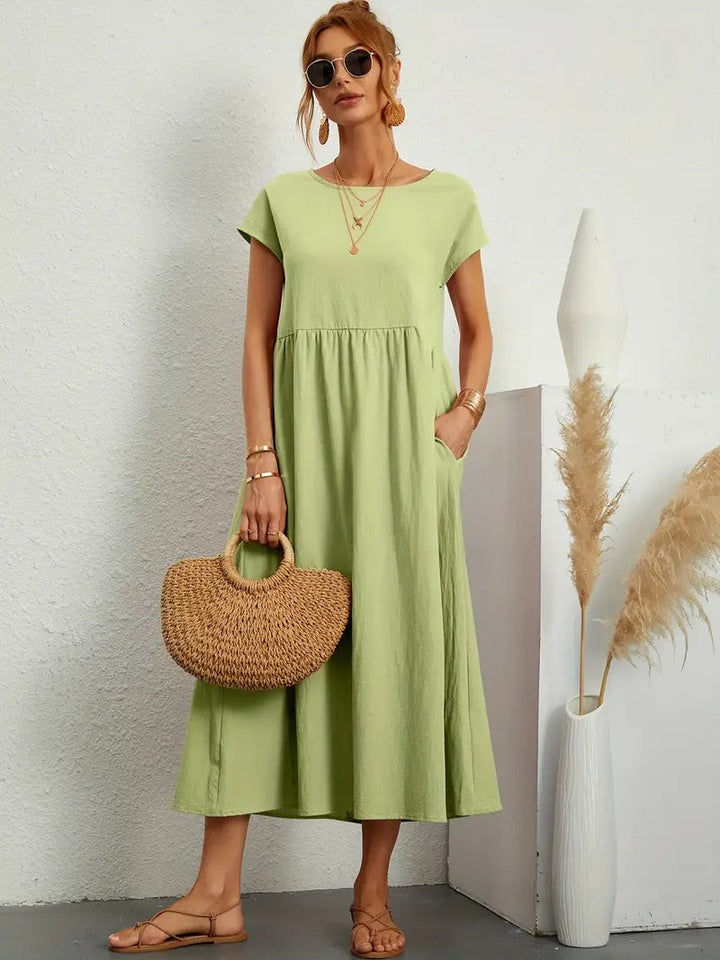 Vestito donna midi casual ed elegante, con tasche e taglio fluido, versatile per diverse occasioni.