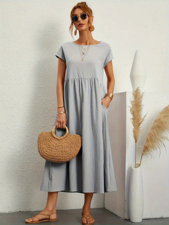 Abito donna midi versatile con tasche, vestibilità fluida per il massimo comfort quotidiano.