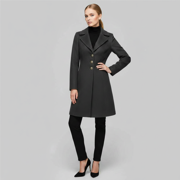 Cappotto lungo donna elegante con bottoni e collo a revers. Perfetto per moda femminile autunno/inverno.