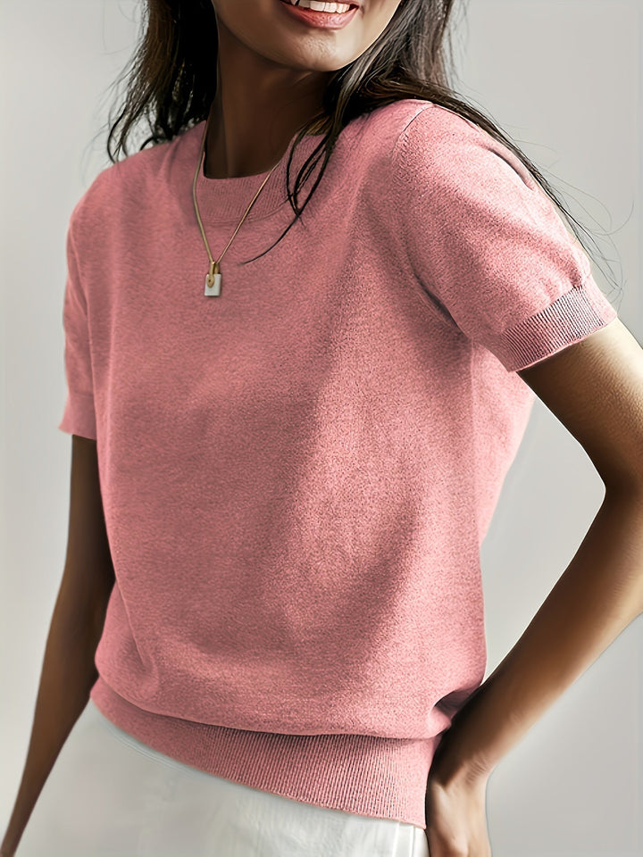 Casual ed elegante: maglietta donna a maniche corte, perfetta per la moda italiana.