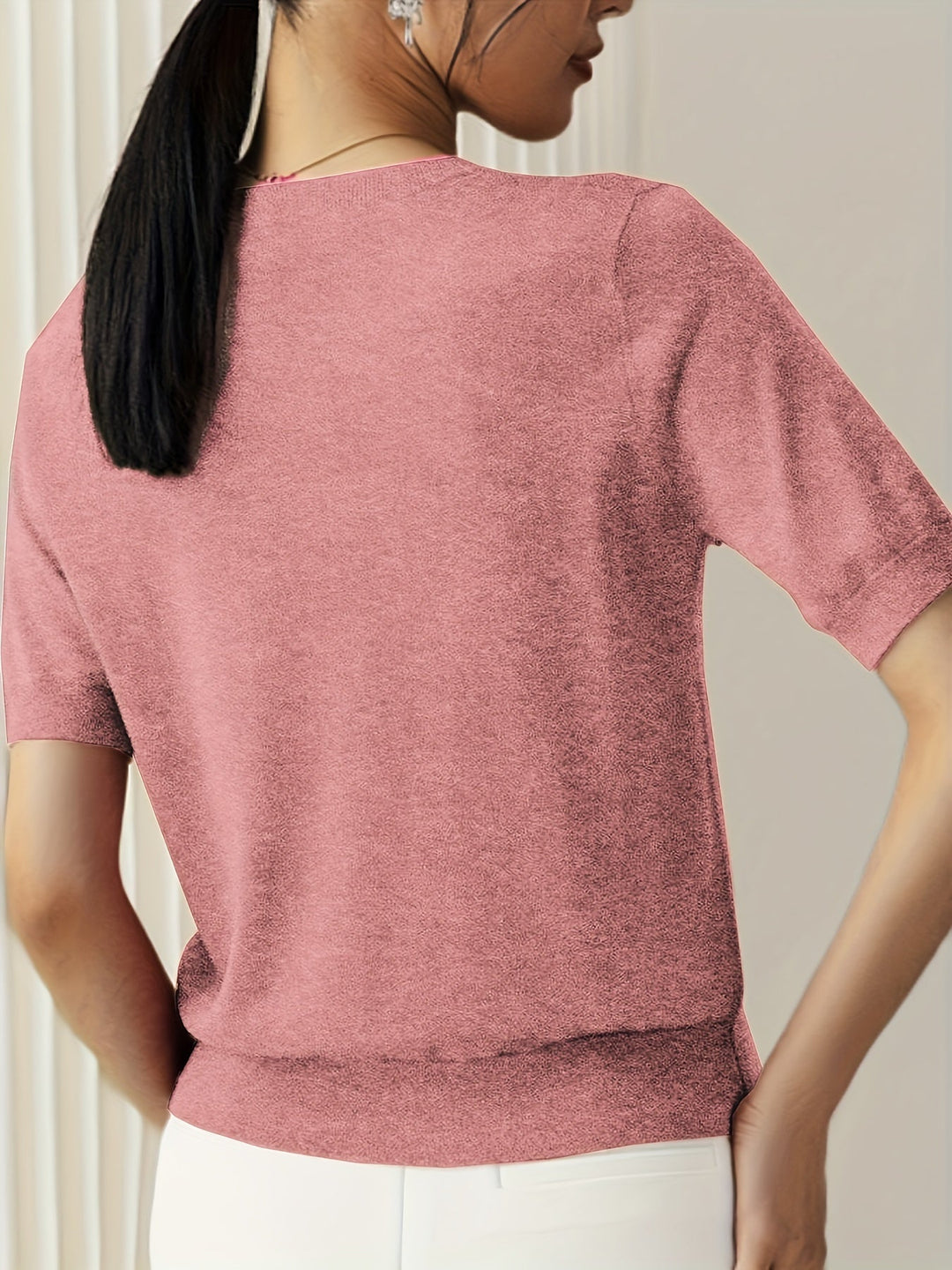 Maglietta donna versatile a maniche corte, design moderno per il massimo comfort.