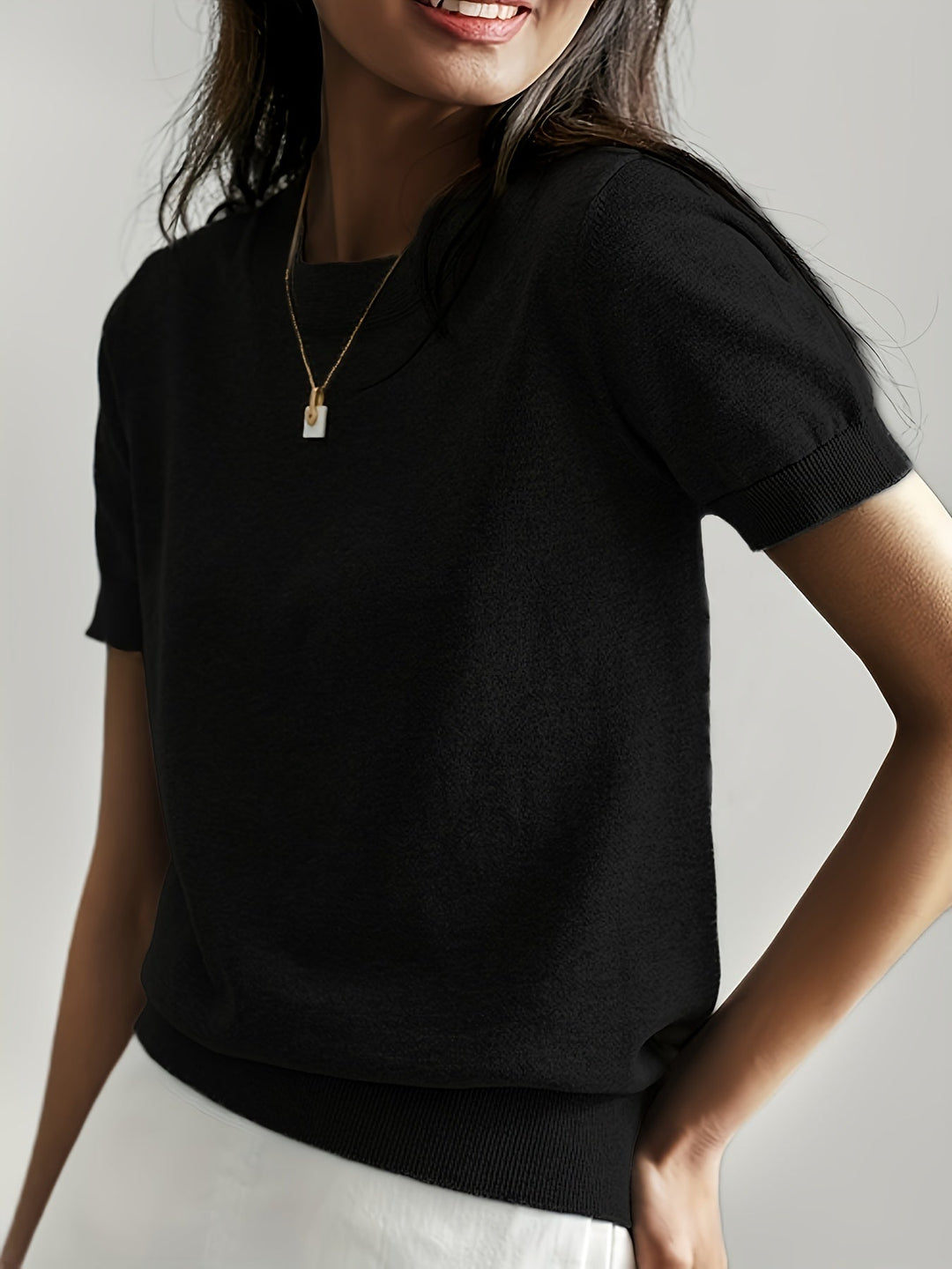 Moda italiana: maglietta donna casual, comoda e di tendenza per l'estate.
