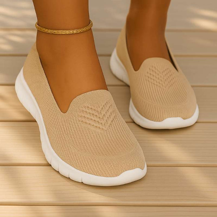 Sneakers da donna ergonomiche, traspiranti e ultraleggere, massimizzano il comfort.