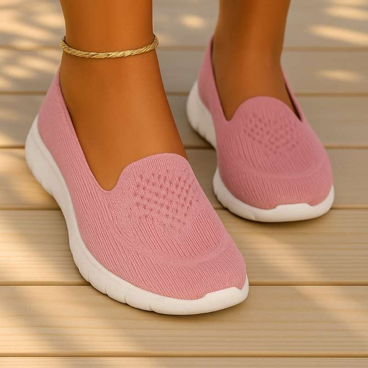 Sneakers donna ultraleggere, ortopediche e confortevoli, perfette per un look casual.