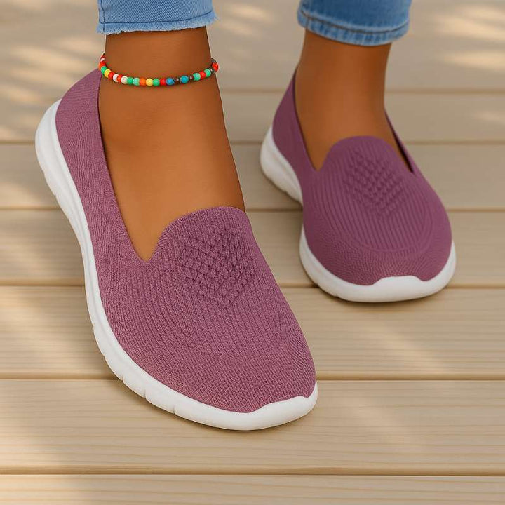 Scarpe da donna ergonomiche, slip-on e leggere, offrono un supporto ortopedico efficace.