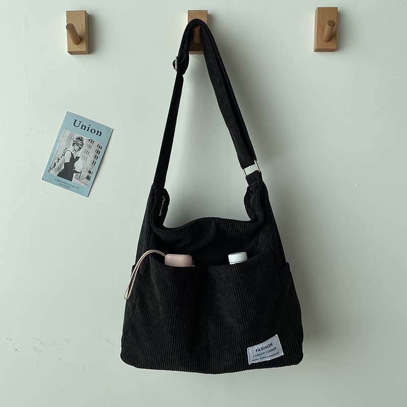 Borsa versatile in velluto a coste grigio, stile chic pratico per il quotidiano.