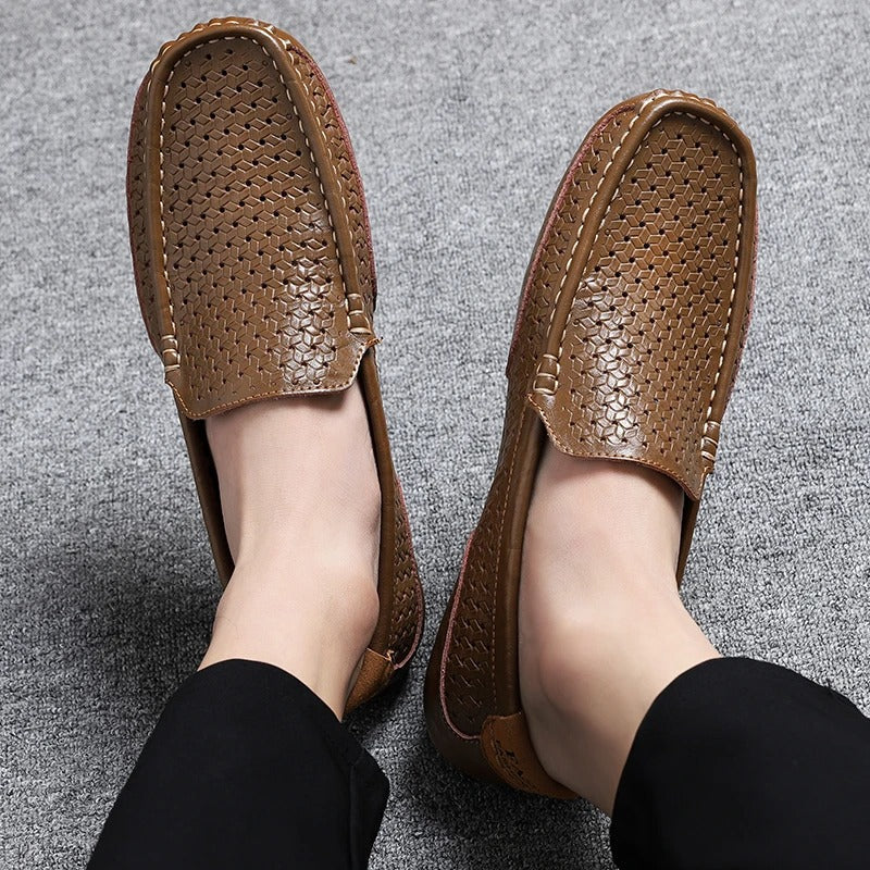Mocassini slip-on traspiranti da uomo, in blu scamosciato, per un comfort casual quotidiano.