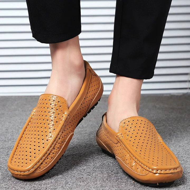 Mocassini casual da uomo in pelle nera, traspiranti e comodi, perfetti per ogni stagione.
