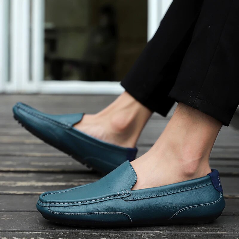 Mocassini uomo neri, casual chic, ideali per il tempo libero e per un comfort duraturo.