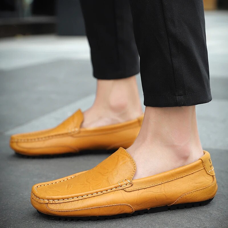 Mocassini uomo neri casual, slip-on, in pelle, ideali per l'ufficio e il tempo libero.