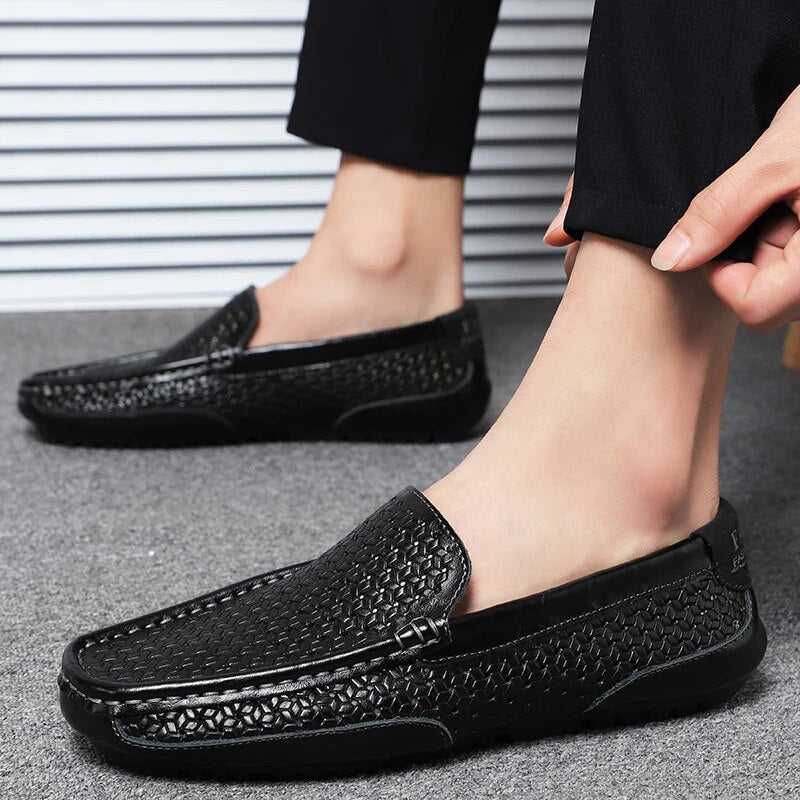 Mocassini uomo eleganti marroni, casual slip-on, perfetti per l'autunno e comfort quotidiano.