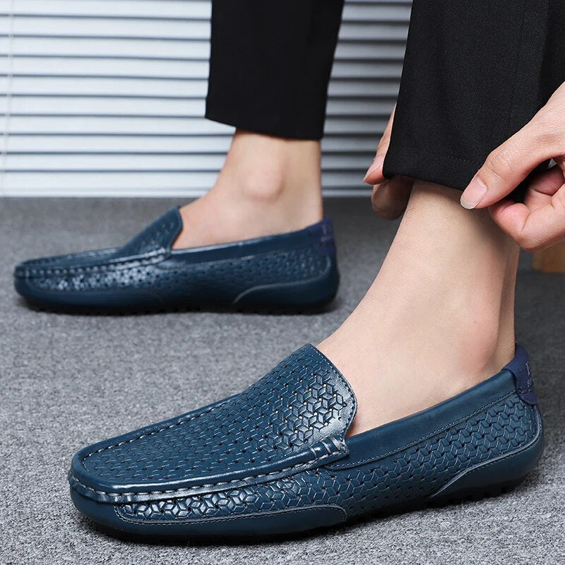 Mocassini uomo slip-on in pelle marrone, casual ed eleganti per comfort quotidiano e moda uomo.