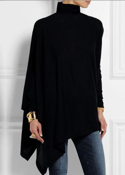 Top donna collo alto asimmetrico con bottoni sulle spalle, ideale per la moda autunno-inverno.
