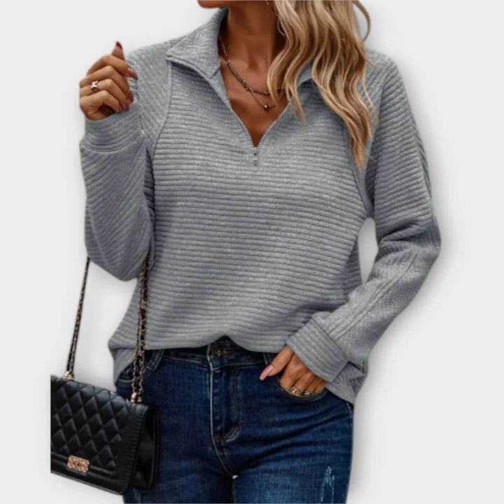 Design moderno: maglione donna a maniche lunghe con scollo a V, mezza cerniera e texture a coste, elegante e versatile.