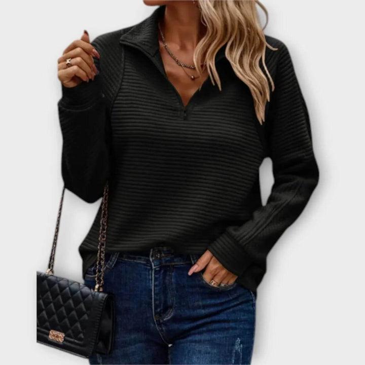 Maglione invernale donna a coste con scollo a V e mezza cerniera, caldo ed elegante per un look raffinato e confortevole.