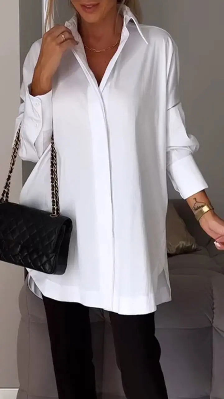 Camicia donna elegante bianca con maniche lunghe e polsini risvoltati, perfetta per ufficio e look casual.
