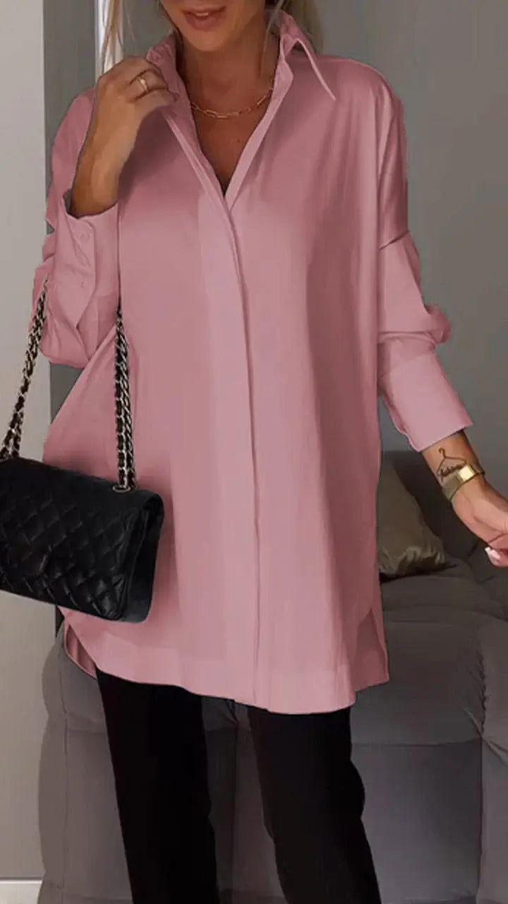 Camicia donna versatile, vestibilità morbida, maniche lunghe e polsini risvoltati. Perfetta per look chic e casual.