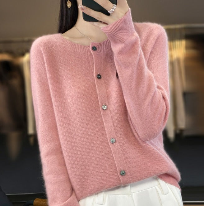 Gilet donna con bottoni a contrasto, dettaglio chic per l'abbigliamento autunnale femminile.