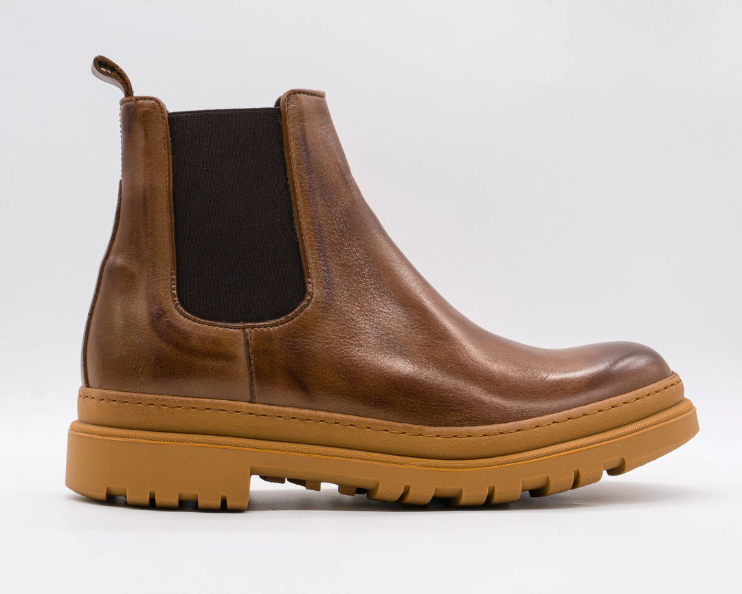 Stivali uomo Chelsea marroni, rialzati 7 cm, ideali per look eleganti. Calzature rialzate di alta qualità.