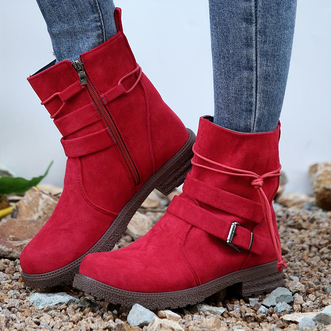 Stivali donna in pelle neri eleganti e comodi. Calzature moda autunno-inverno versatili per comfort.
