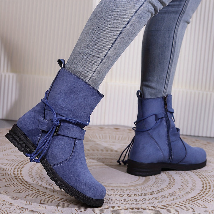 Stivali donna eleganti e comodi, ideali con jeans o abiti. Calzature versatili in pelle moda donna.
